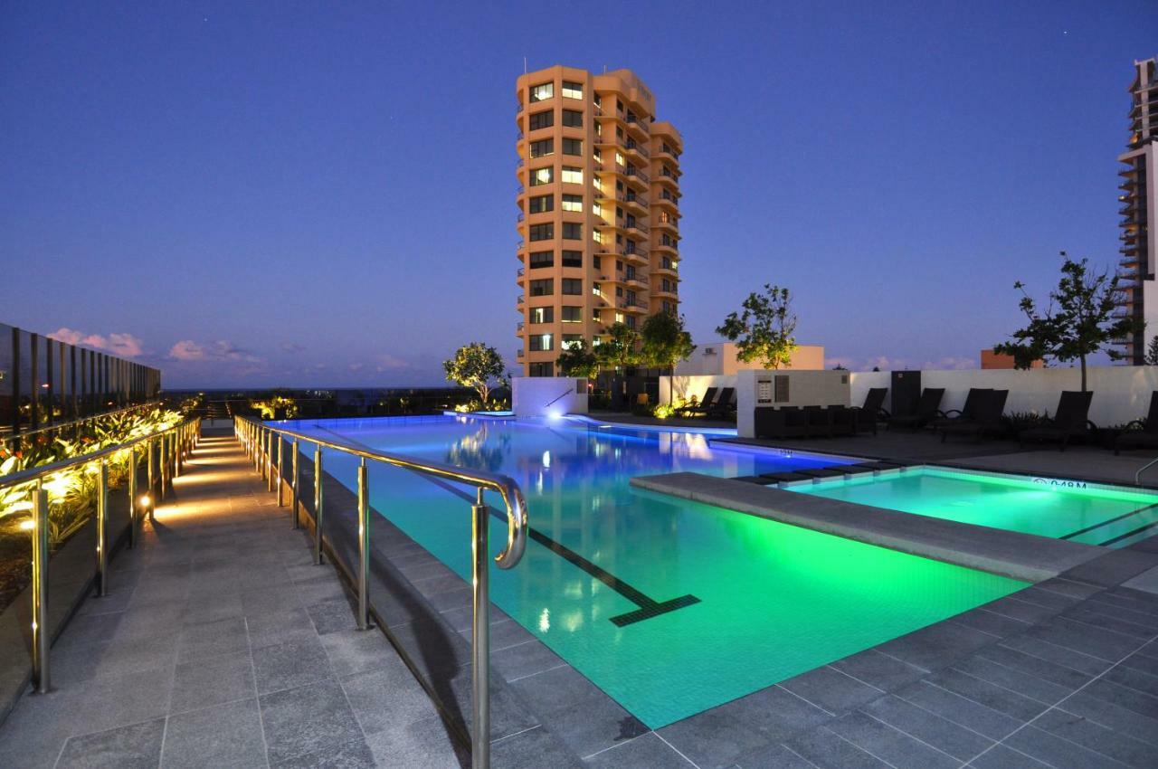 Luxury 3 Bedroom In Heart Of Broadbeach Apartment *